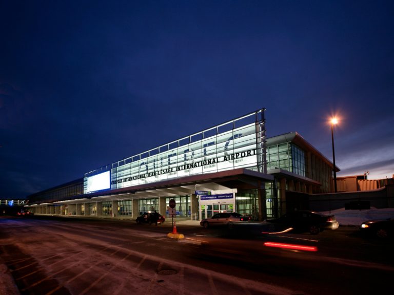getting from quebec city airport to downtown